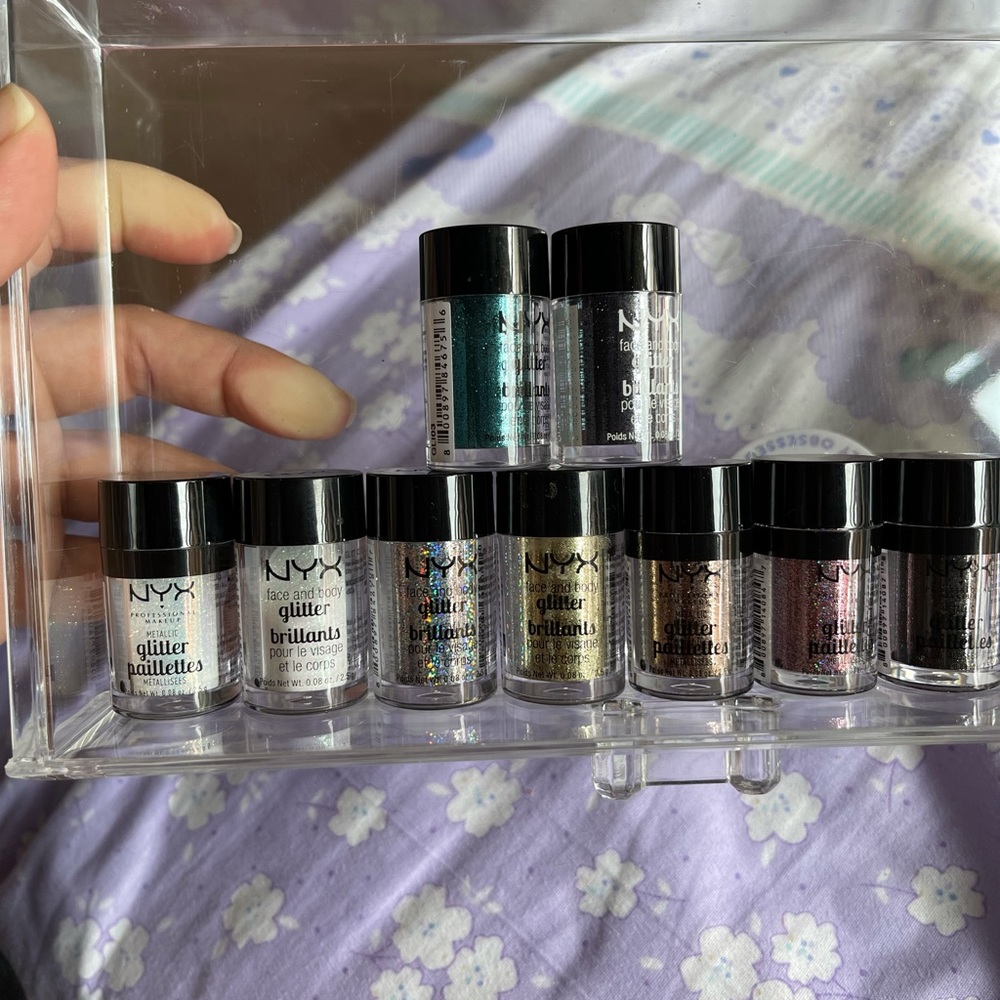9 NYX Face And Body Glitter